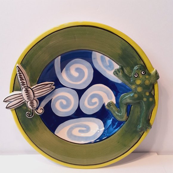 NICOLE ENGBLOM Whimsical CERAMIC FROG POND DRAGONFLY Plate 8" - Picture 6 of 10